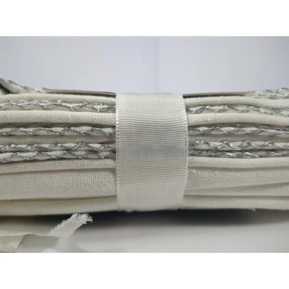 TAHARI Set of 8 Off White Cloth NAPKINS with‎ Silver Trim Stitching 18